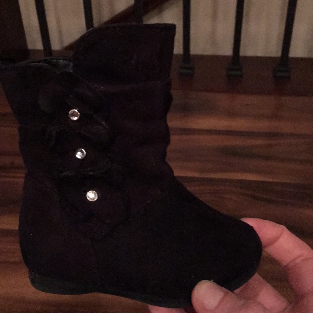 Baby girl black boots size 3, like new condition